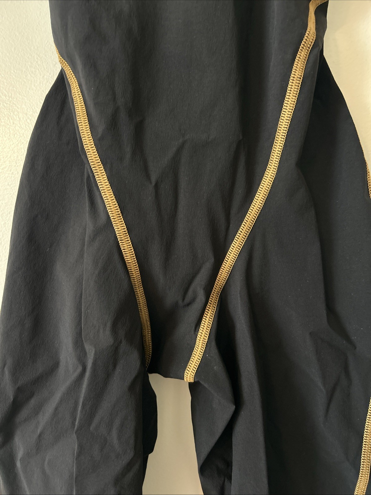 Speedo SIZE 23 – Lzr Racer Pro Recordbreaker Kneeskin Blk/Gold Trim – PRE-OWNED