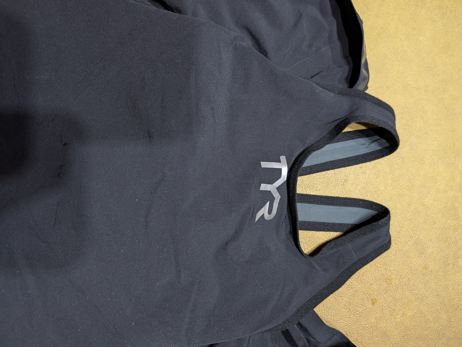 TYR Venzo Phantom Black Open Back Knees in Tech Suit Swimsuit Size 25