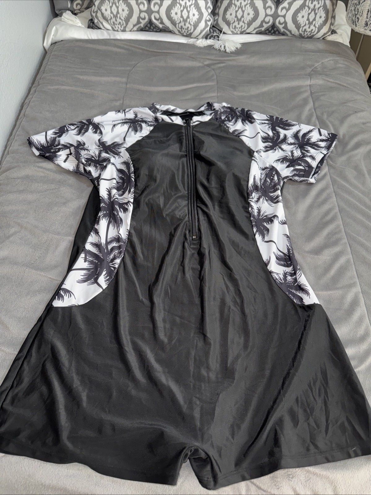 Unbranded Women’s Short Sleeve, Shorts 1pc 3/4 Zip Up Surfing Swim Suit Sz 4XL