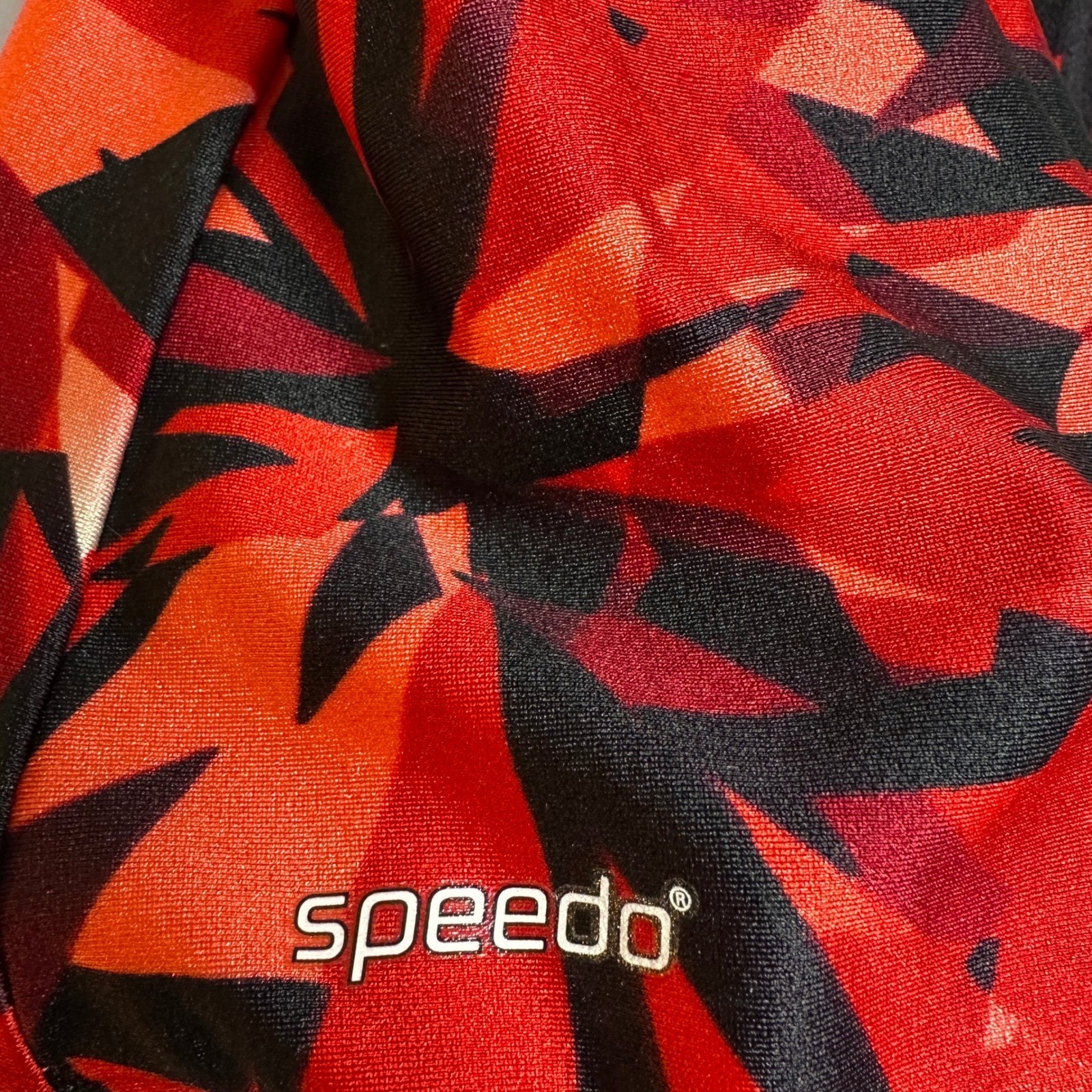 SPEEDO Women Red Black Shattered Glass One Piece Swimsuit Size 8