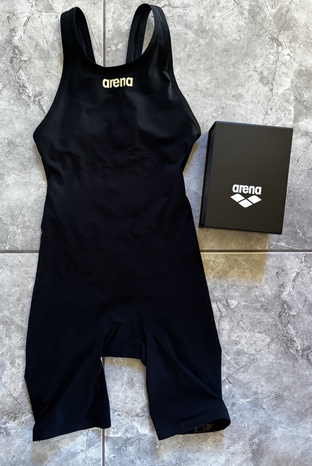 Arena women’s Powerskin Carbon Air2 – Open Back – Size 26 – Black/Gold