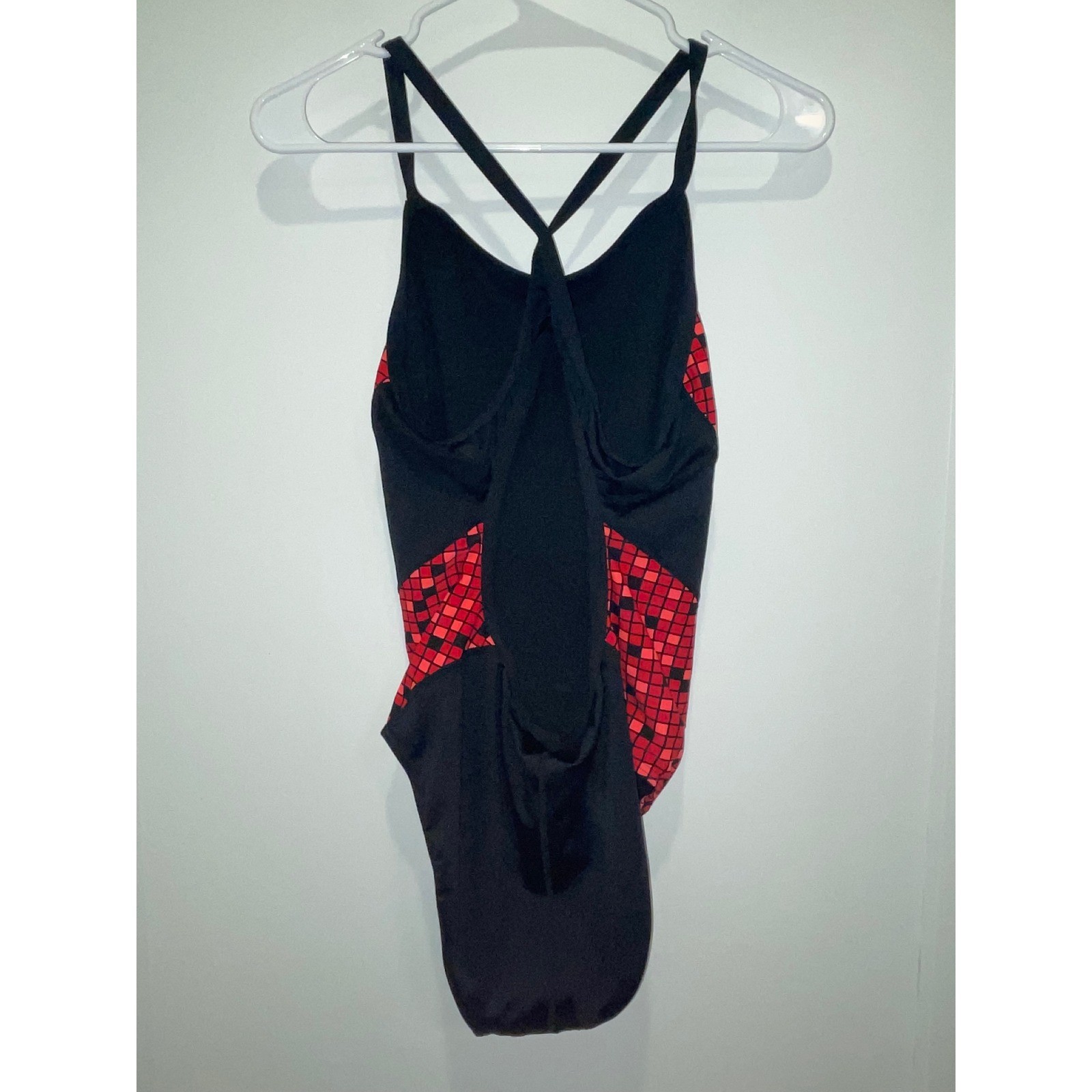 TYR Durafast Womens One Piece Swimsuit Size XL Black Red Mosaic Crossback Swim