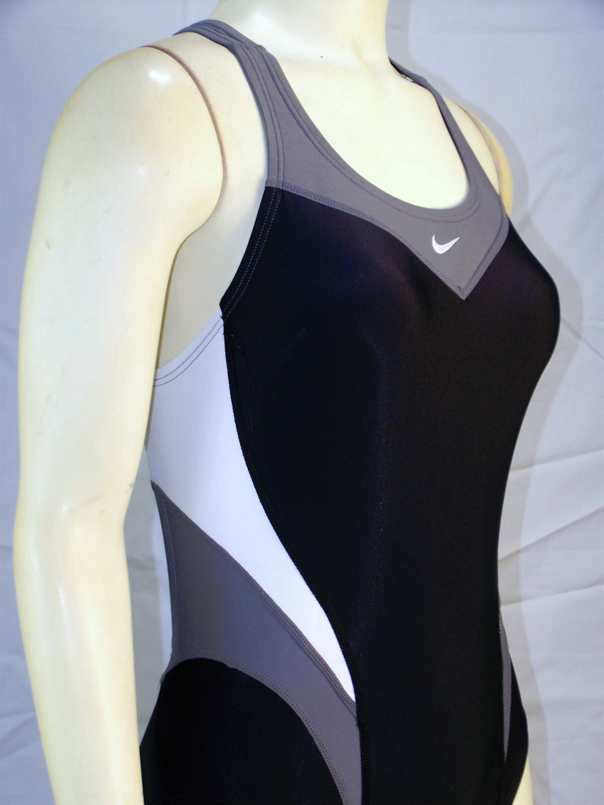 Nike Women’s Spandex Nylon One Piece Swimsuit 34/WMS 8 Black Gray AC-105