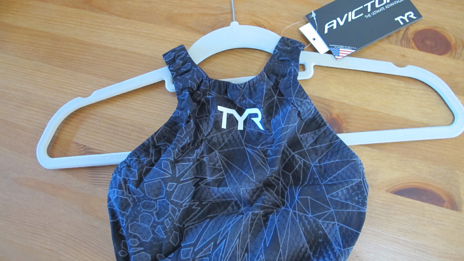 TYR Women’s Avictor Venom Closed Back Swimsuit Black/Grey Size 23 AVFC6A