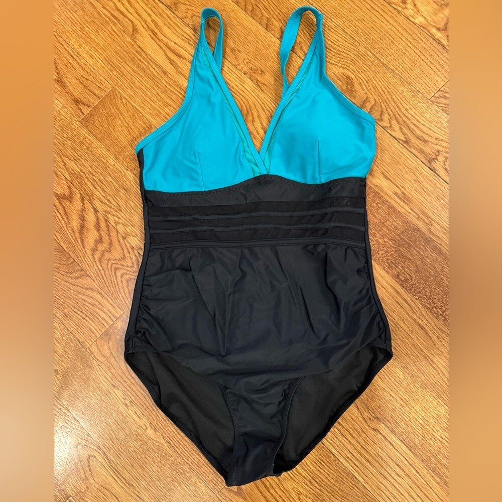 NWT…BMJL Women’s One Piece Swimsuit. Size L.