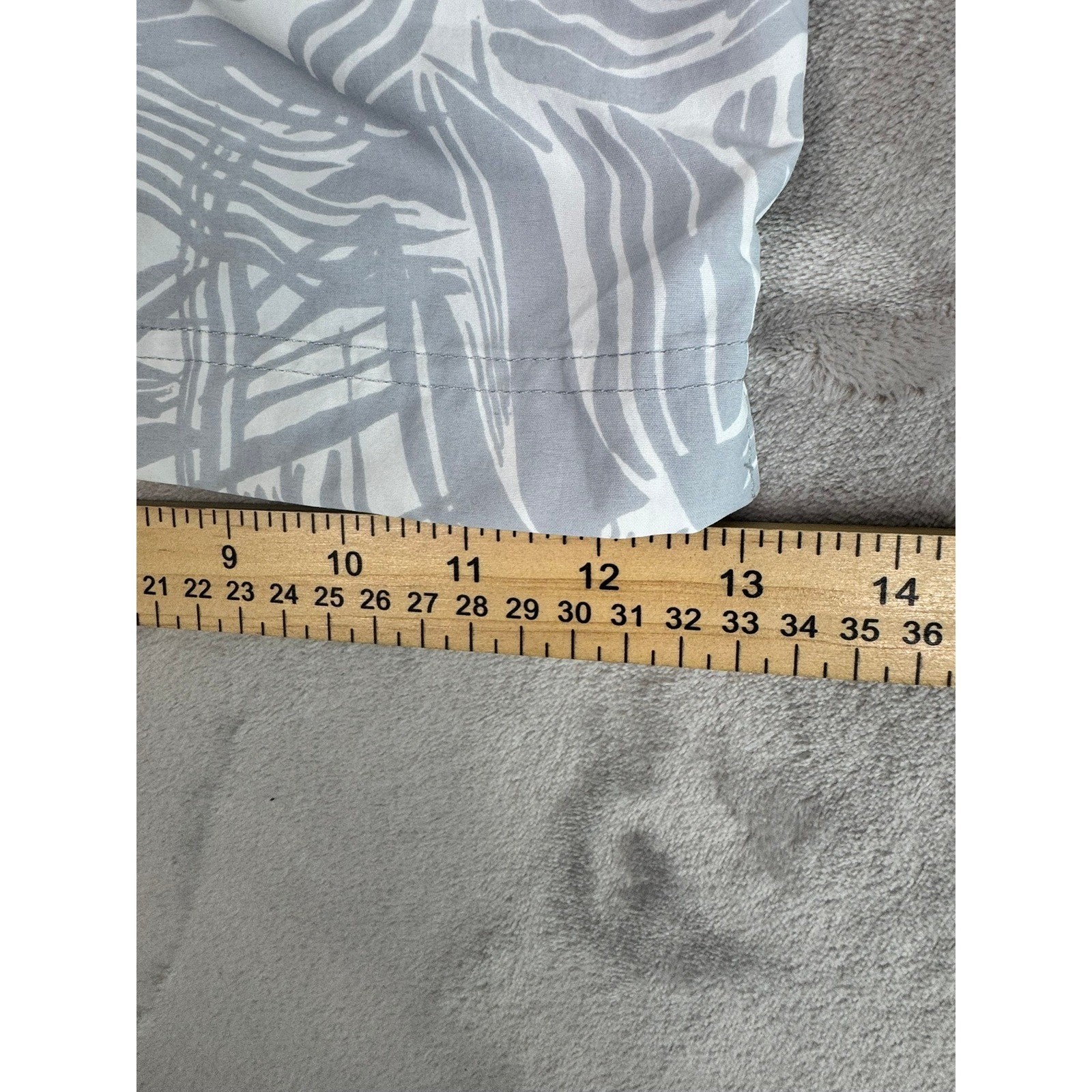 Columbia Women’s Super Clearwater Shores Water Shorts Size L Grey Leaf Print