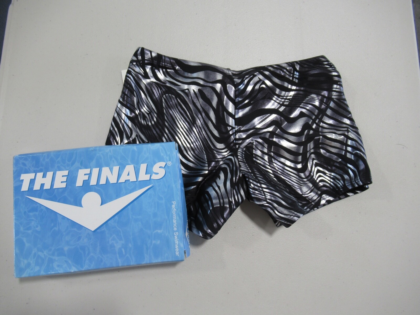 TYR The Finals Zebra Shine SQ Size 26 Black *NWT*
