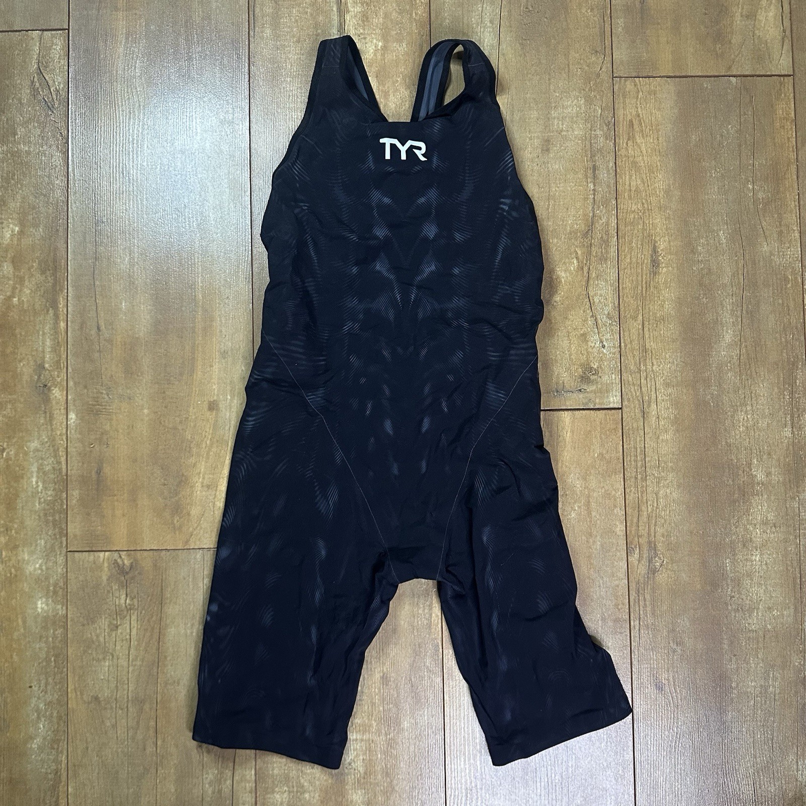 TYR Venzo Genesis Women’s Black Closed Back Tech Swimsuit Size 32