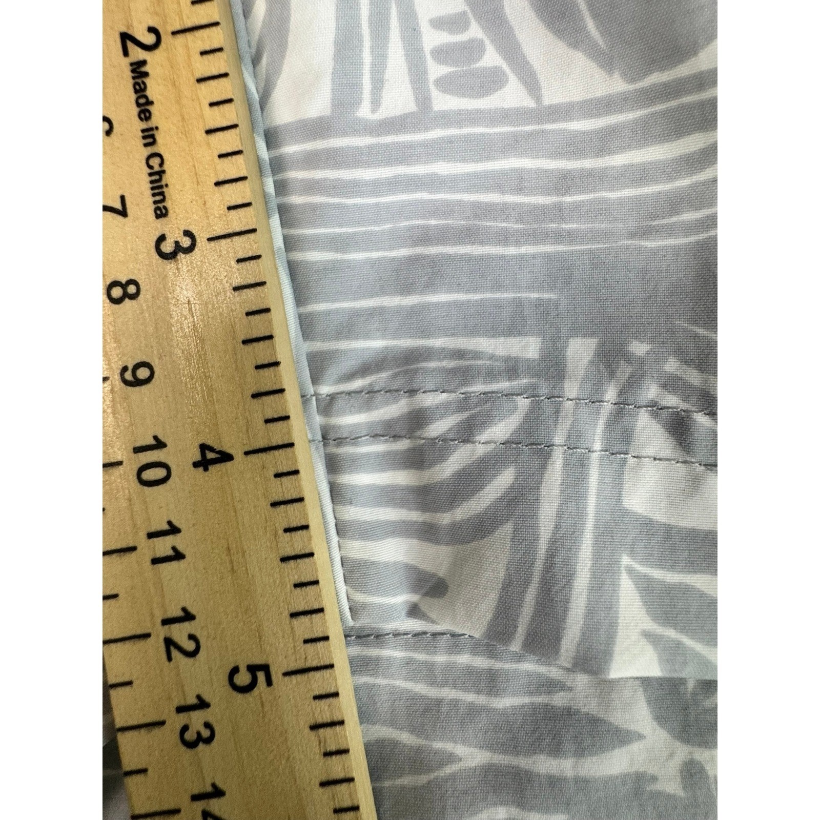 Columbia Women’s Super Clearwater Shores Water Shorts Size L Grey Leaf Print
