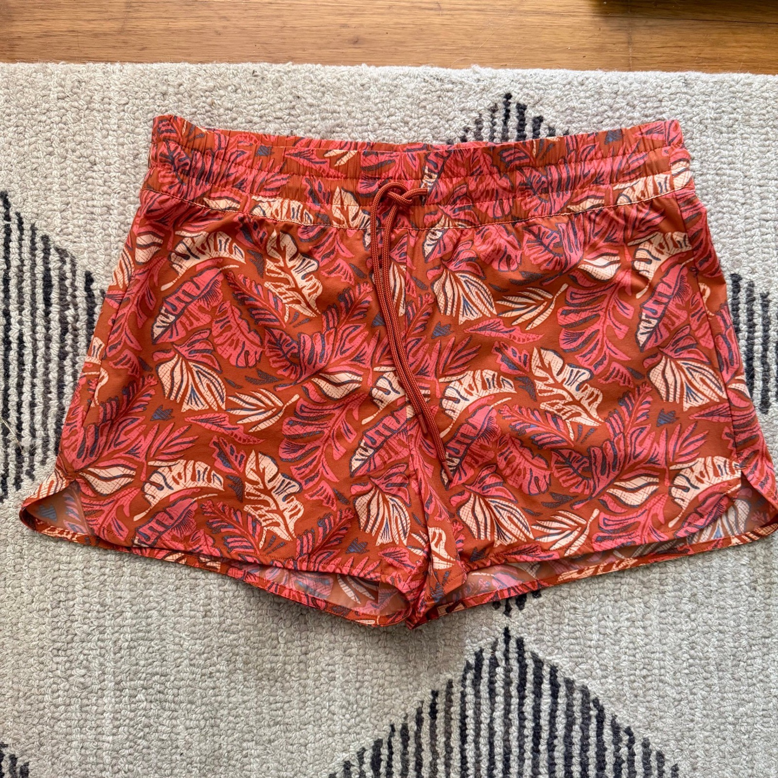 NWT Eddie Bauer Women’s L Swim Board Shorts UPF 50+ Tropical Leaf Print Rust