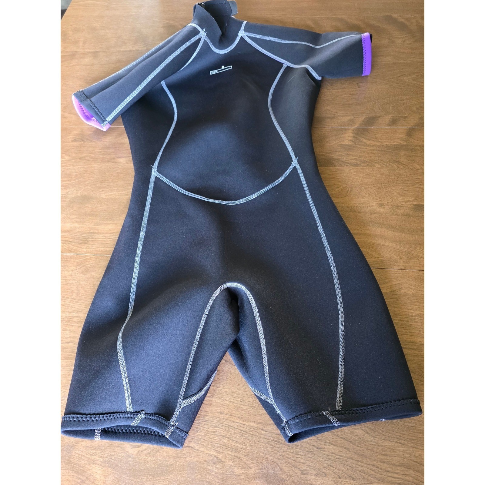 NeoSport Womens Shorty Wetsuit Sz 8 Black Purple 2mm Neoprene Scuba Surf Snorkel
