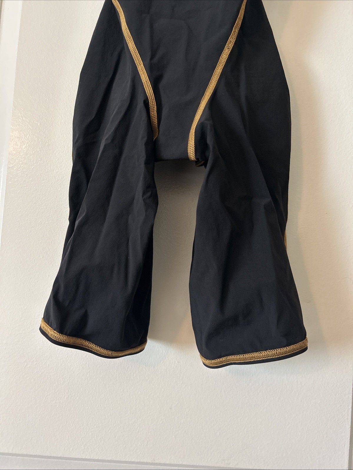 Speedo SIZE 23 – Lzr Racer Pro Recordbreaker Kneeskin Blk/Gold Trim – PRE-OWNED