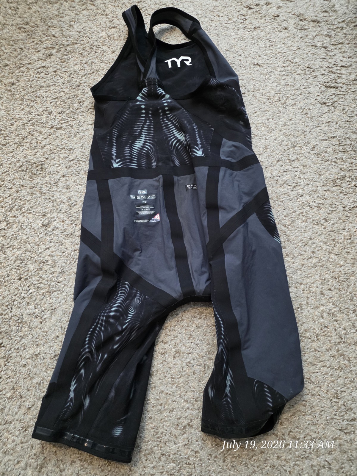TYR Venzo Women’s Competitive Closed Back Kneeskin Swimsuit Size 29 Black/Gray