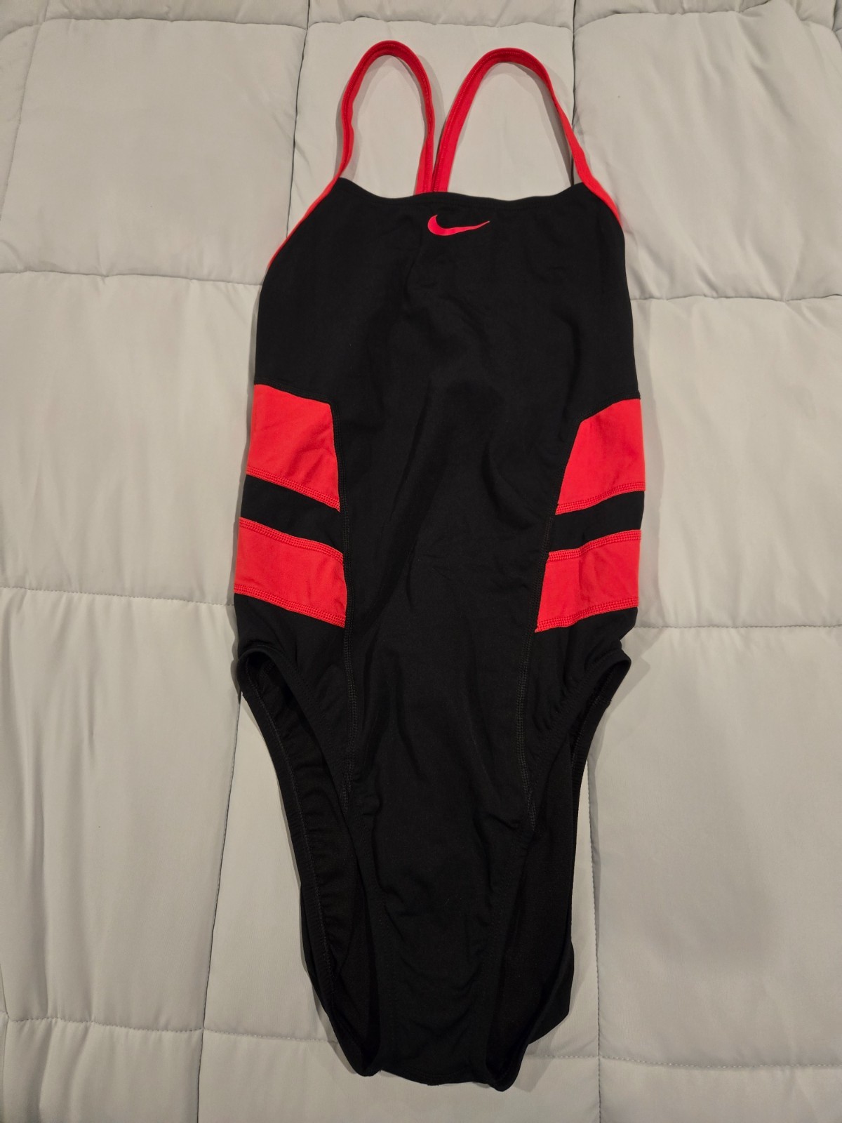 Nike SZ 40 Swim Women’s HydraStrong Vex Racerback One Piece NESSA100