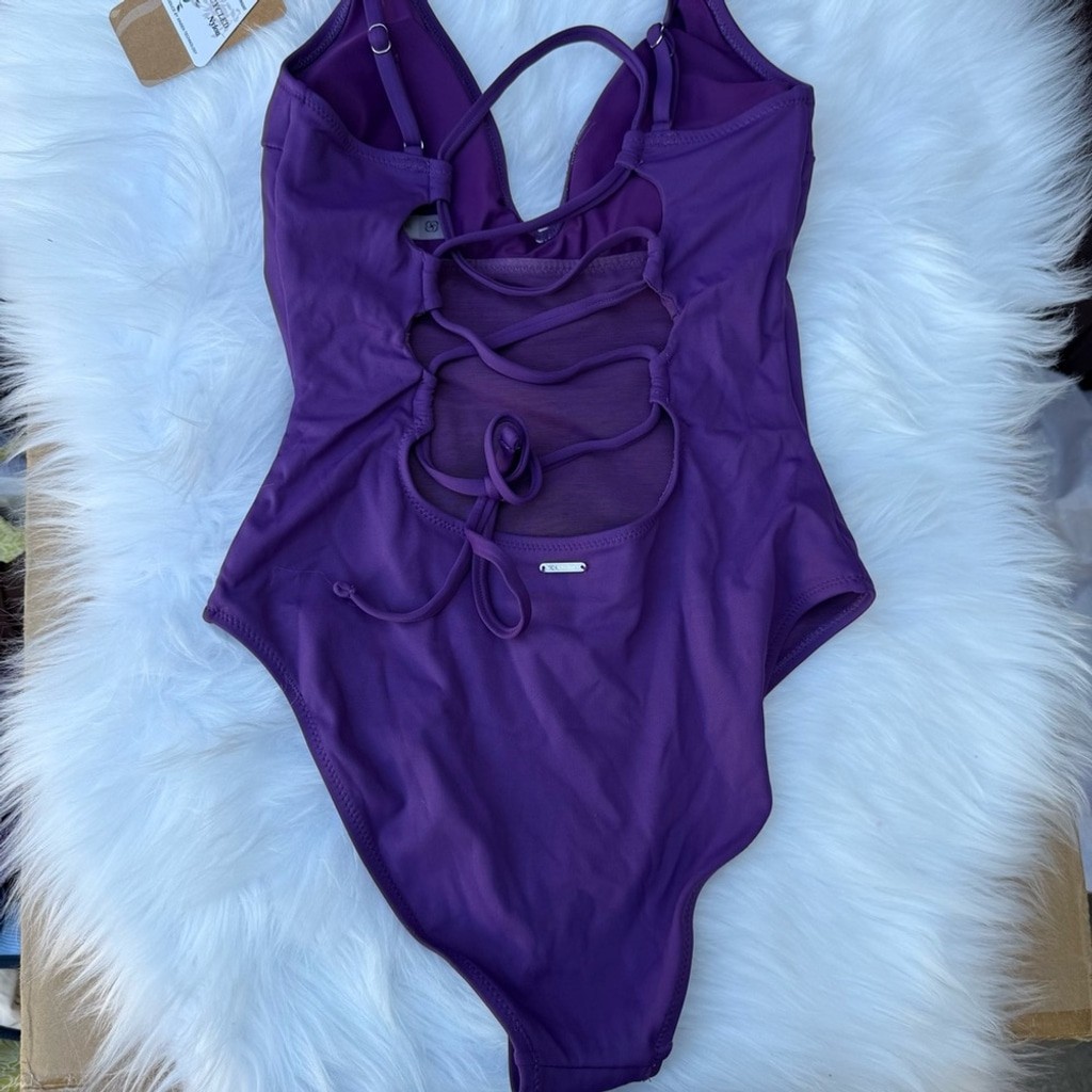 Berlook Purple One Piece Swimsuit with V-Neck and High-Cut Legs 0001
