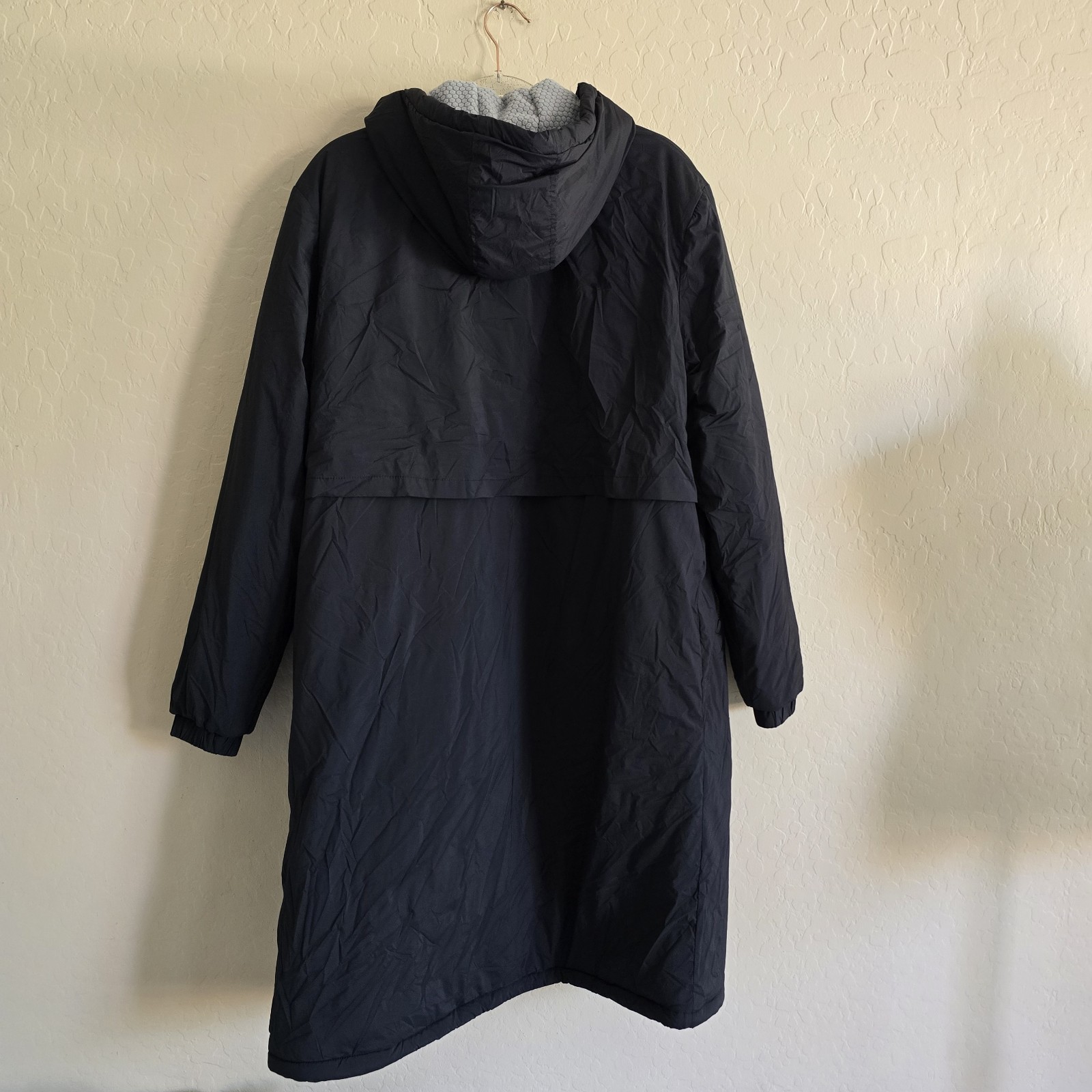 TYR Black Swim Tech Parka Coat with Hood Size Small Hydrosphere NWT