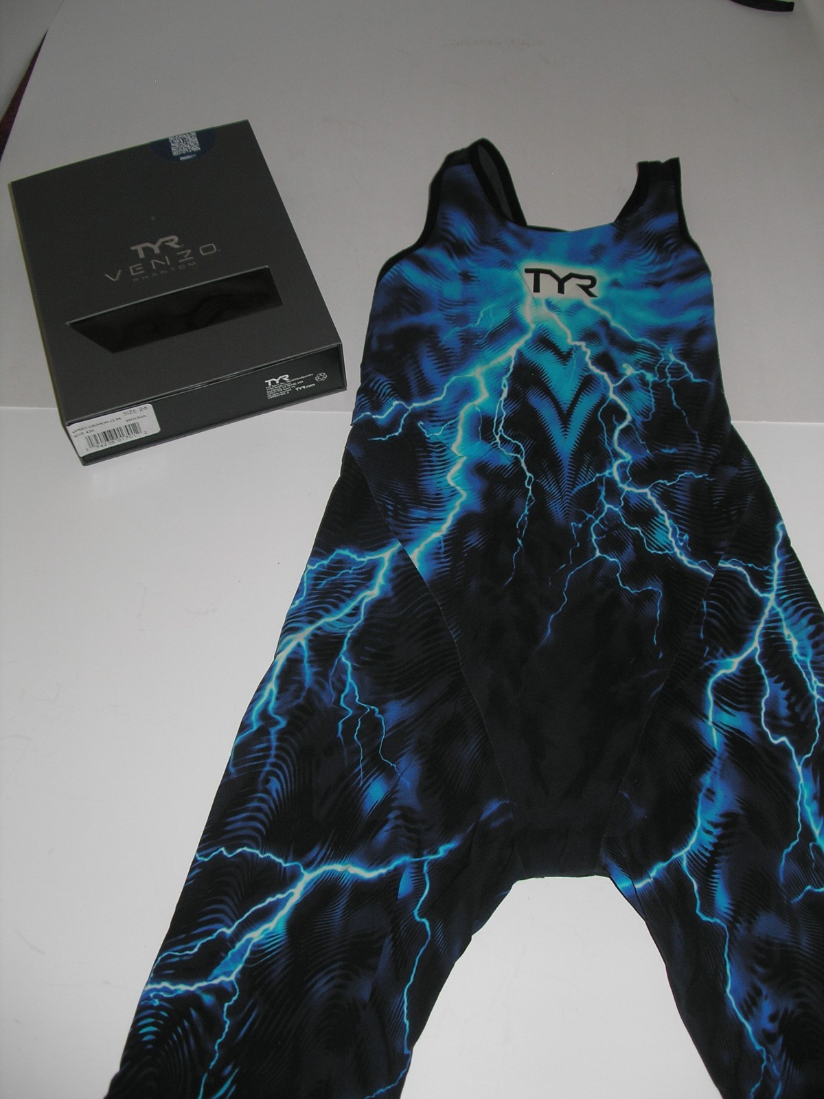TYR Women’s Venzo Phantom Oblivion Close Bck Kneeskin Tech Suit Swimsuit 26 Blue