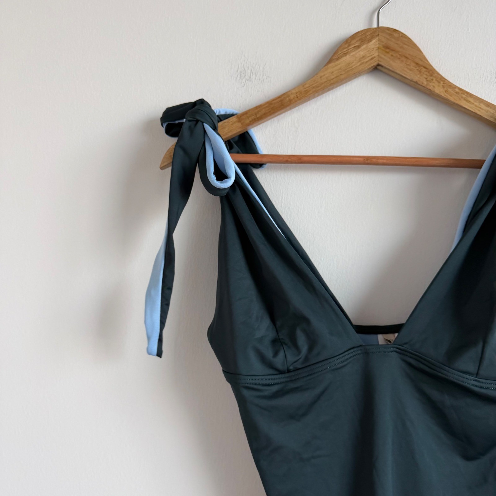 Mei Lange Eve Bow Dark Green Shoulder Tie One Piece Maillot Swimsuit Size Medium