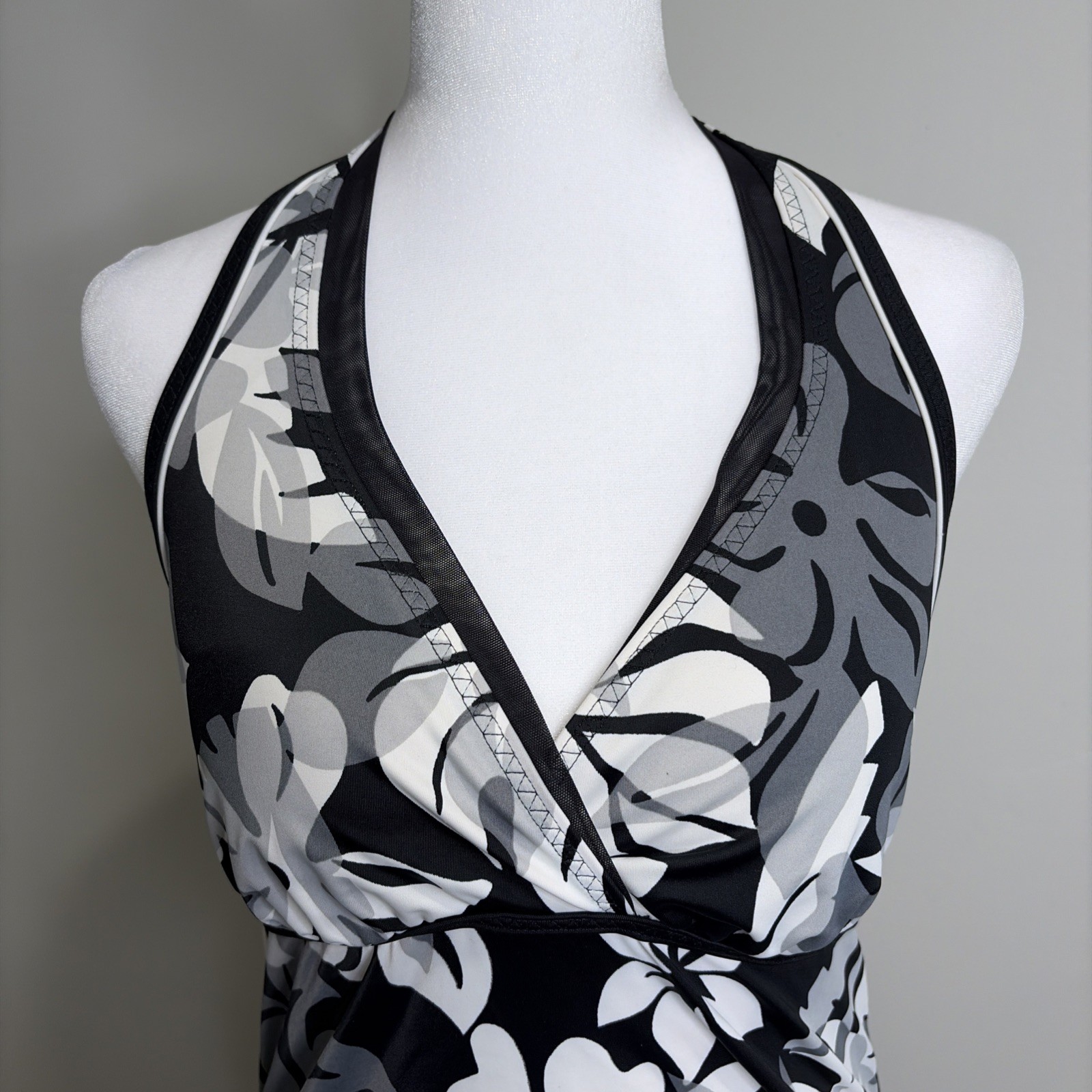 Lands’ End Tankini Top Sz 8 Women’s Black & White Floral Halter Beach Summer
