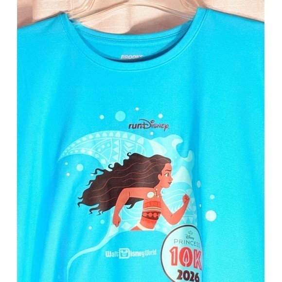 Brooks Run Disney Princess Moana size XL 10K 2026 Women’s Aqua Performance Tee