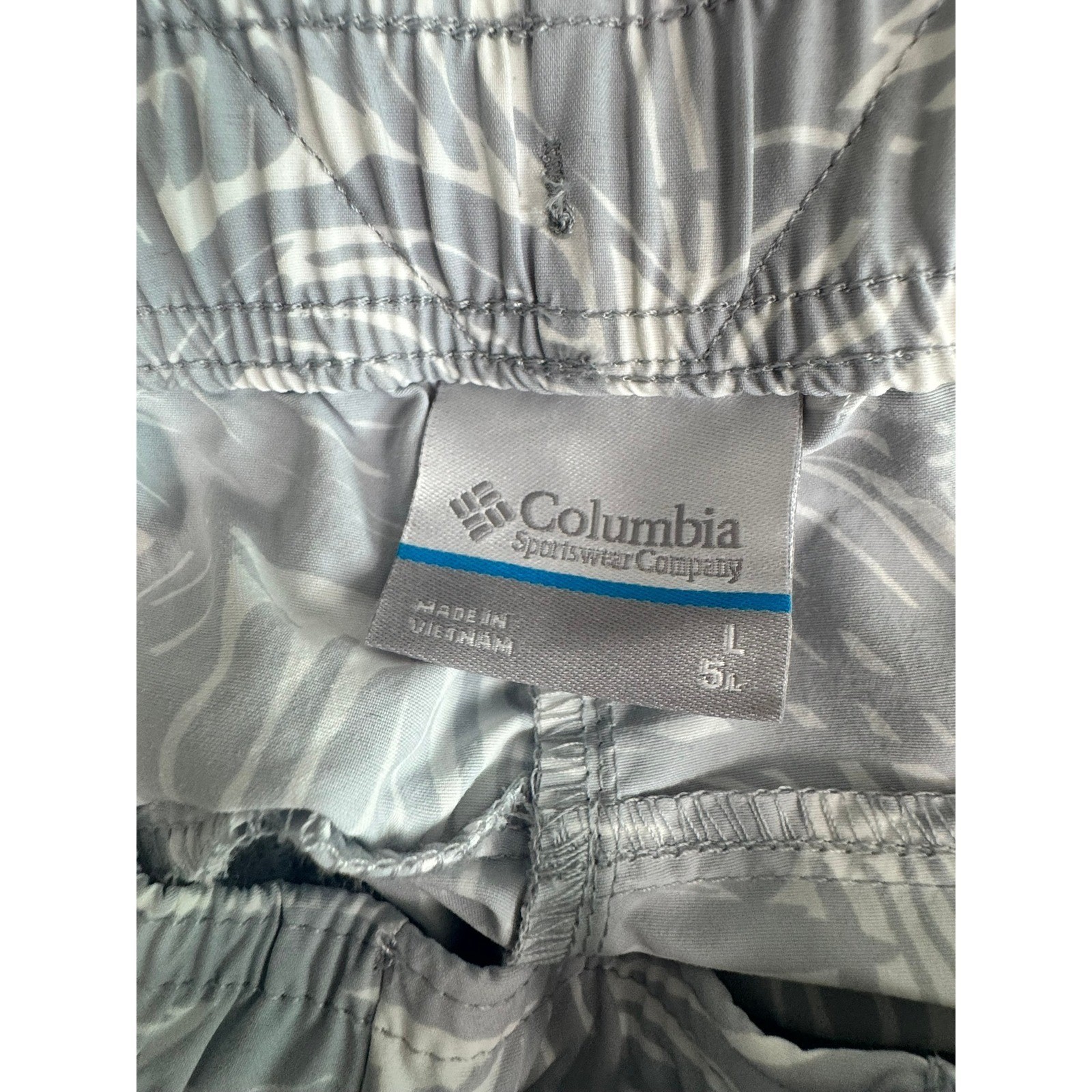 Columbia Women’s Super Clearwater Shores Water Shorts Size L Grey Leaf Print