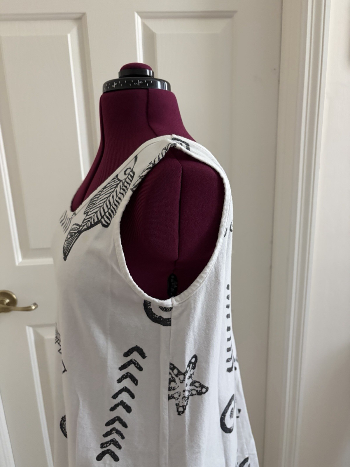 BaBa Hawaii Women’s S White Tunic Tank Black Fish Graphic Print Scoop Neck