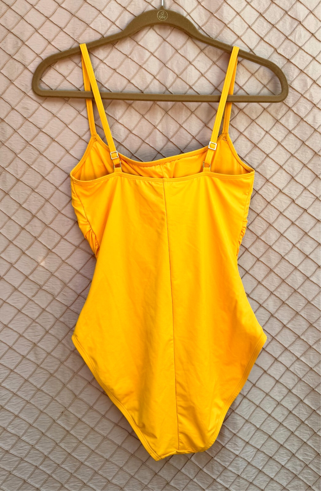La Blanca Size XS Women’s Bright Yellow One Piece Ruched Front Swimsuit
