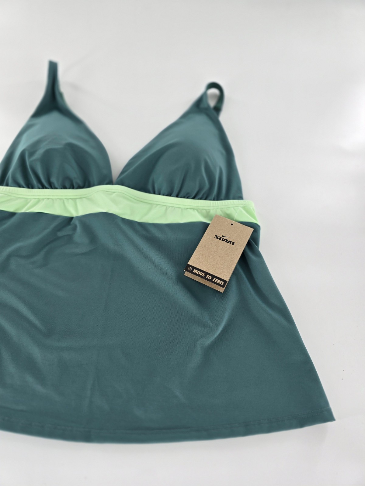 Nike Swim Tankini Top Adjustable Straps Green Colorblock Athletic Swimsuit SZ M