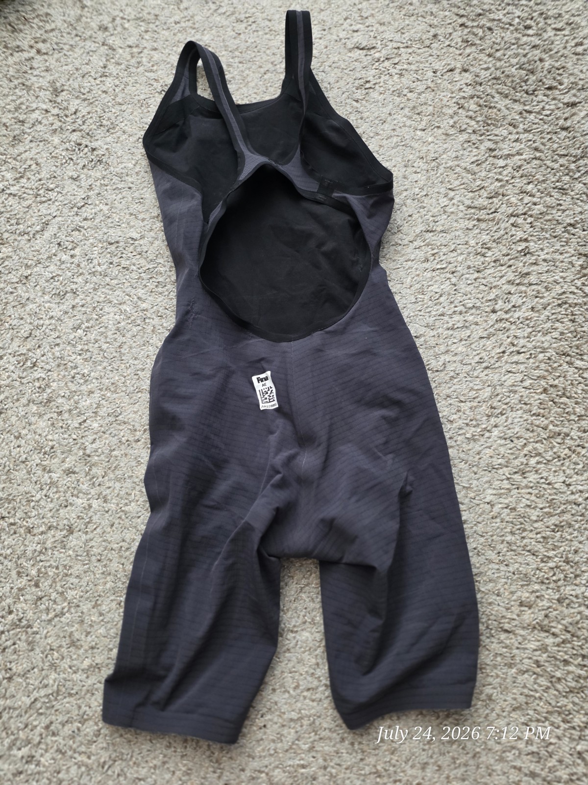 Arena Carbon Kneeskin Gray Size 28 WITH FLAWS (see pictures)