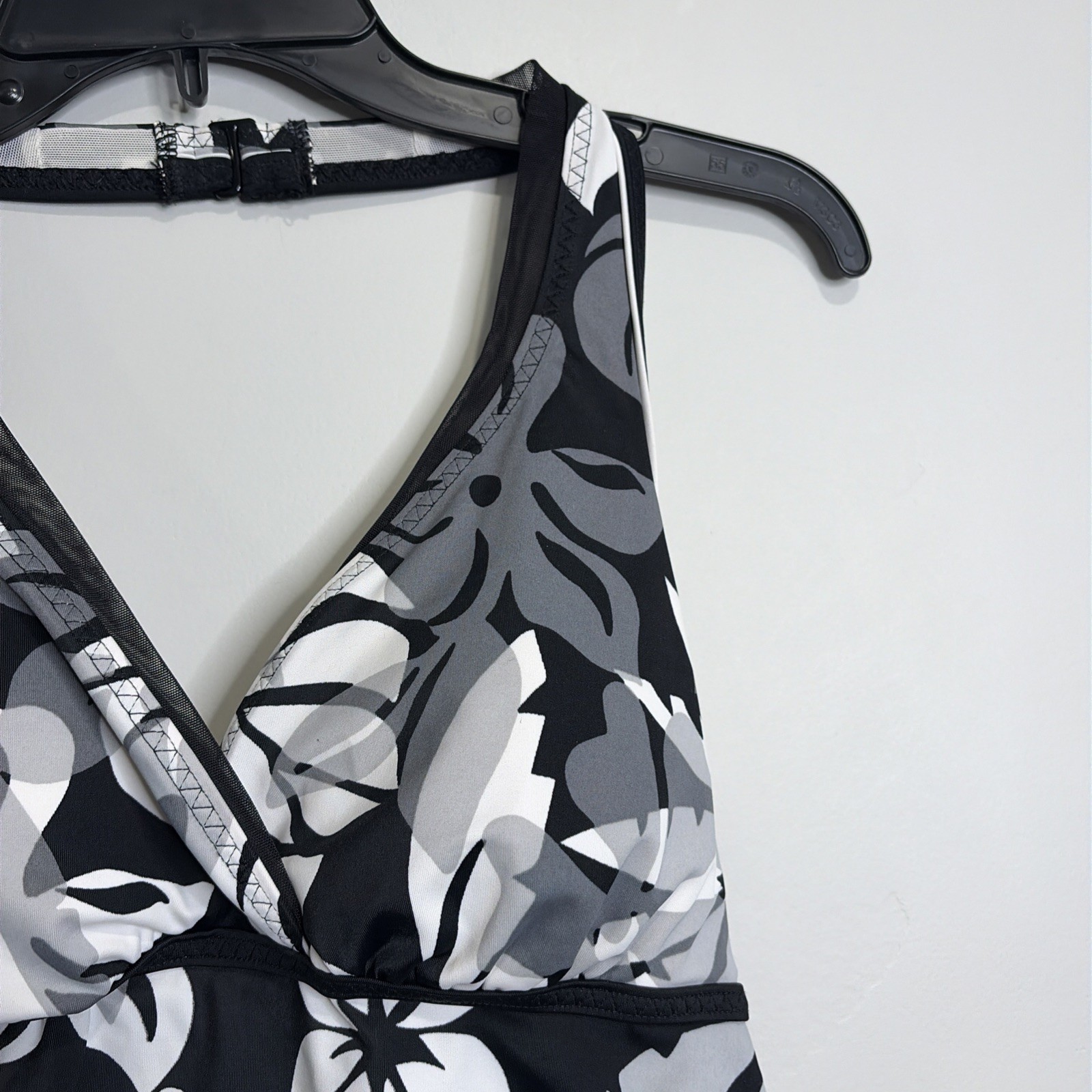 Lands’ End Tankini Top Sz 8 Women’s Black & White Floral Halter Beach Summer