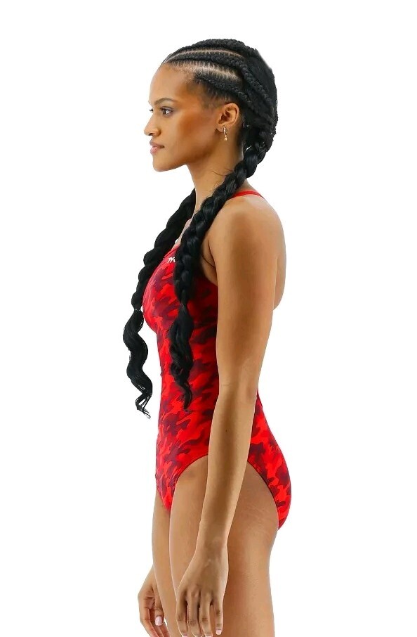 New TYR Durafast Women’s Red Camo Diamondfit Swimsuit – Size 30
