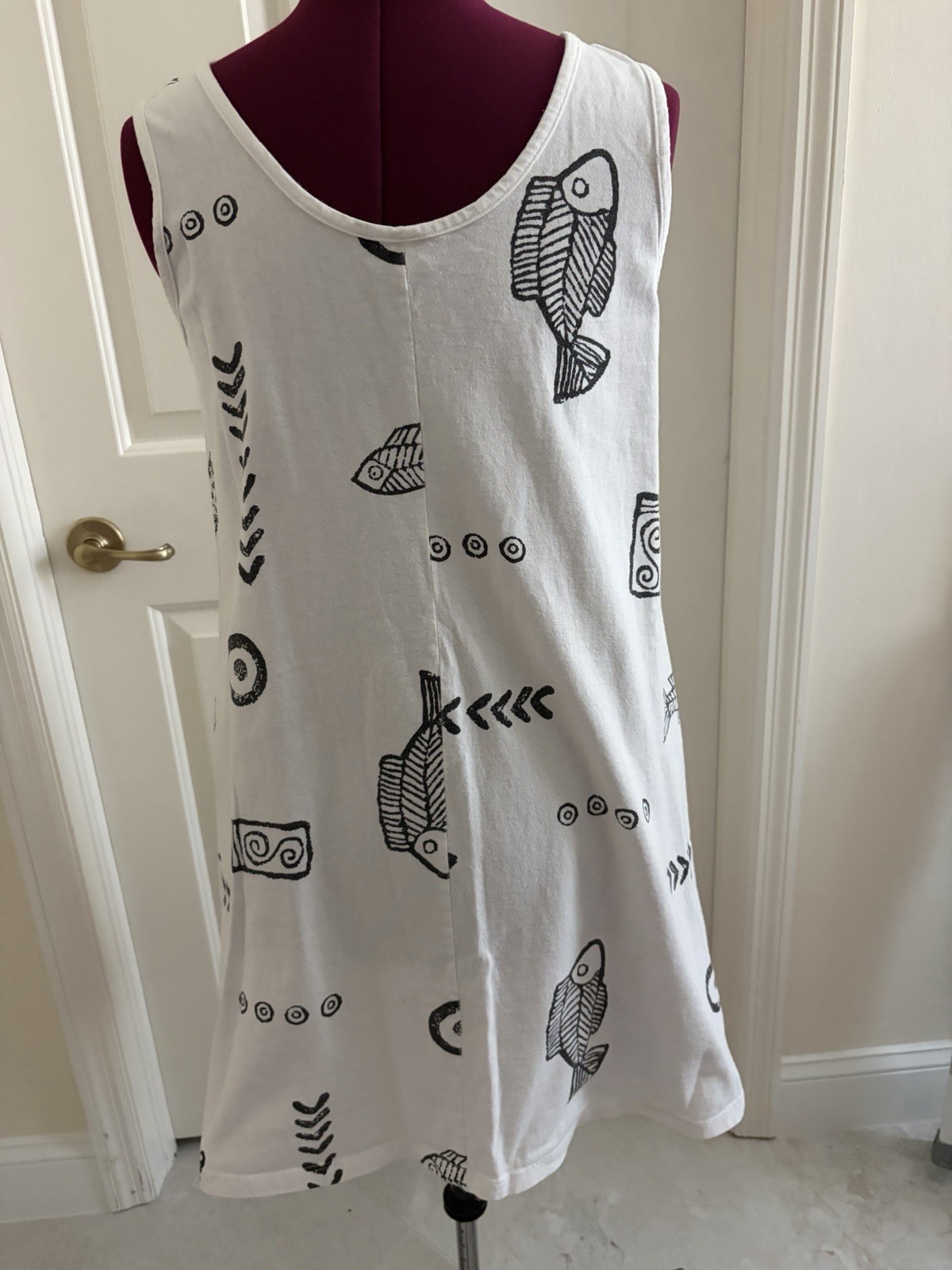 BaBa Hawaii Women’s S White Tunic Tank Black Fish Graphic Print Scoop Neck