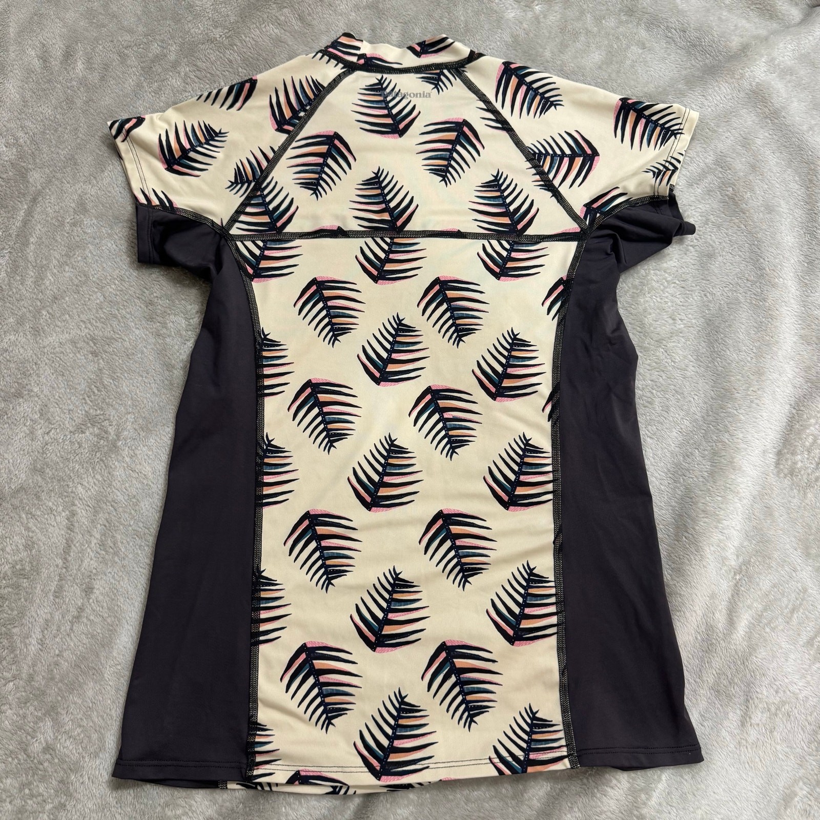 Patagonia Women’s Micro Swell Short Sleeve Rashguard Palms of My Heart Small