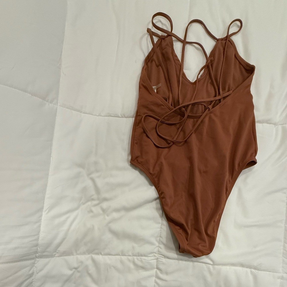 **Shade & Shore Brown One-Piece Swimsuit – Women’s Size Medium**