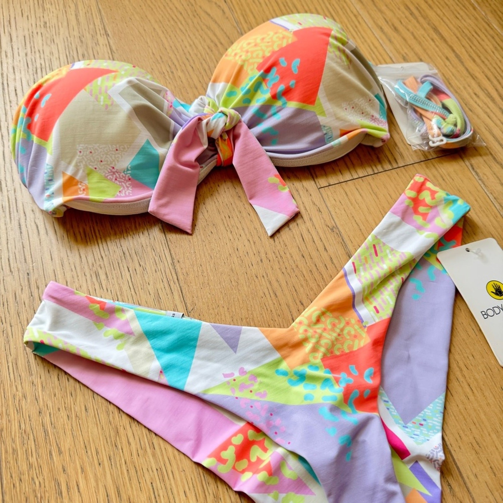 Body Glove Printed Bikini Top Size S – Bottom Size XS – NWT