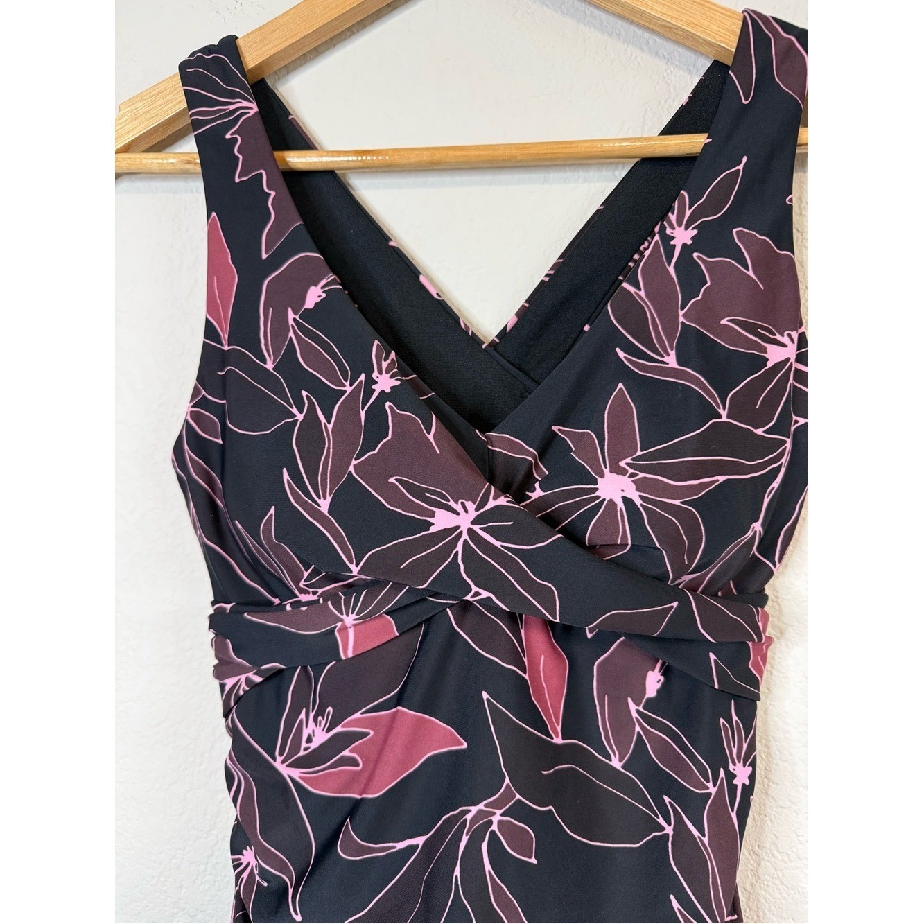 Eddie Bauer Black Pink Criss Cross Ruched Shaping Full Coverage Bathing Suit SML