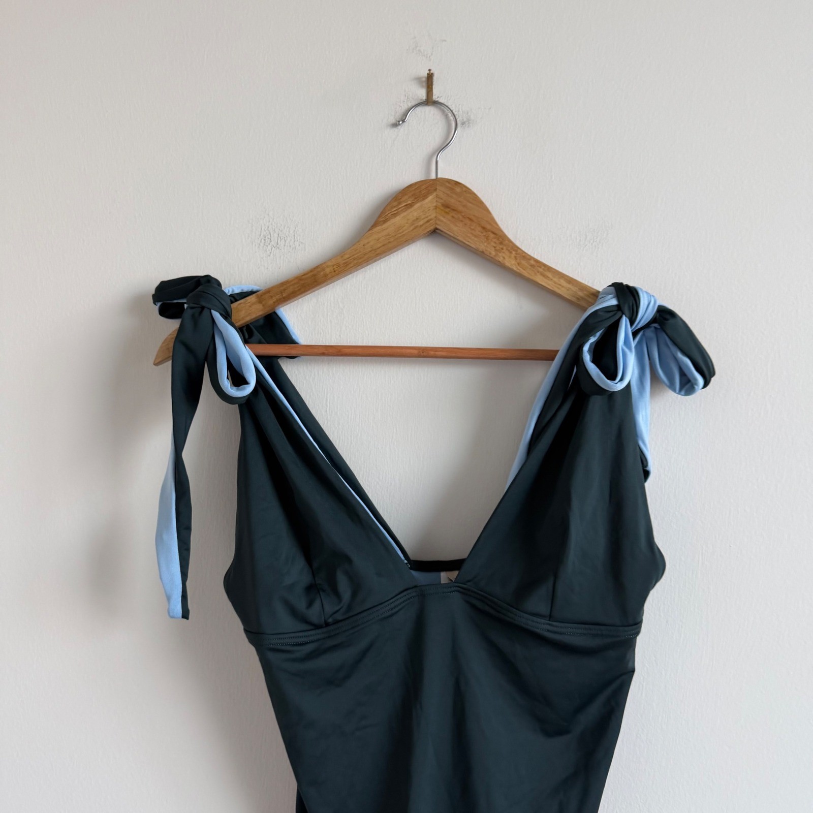 Mei Lange Eve Bow Dark Green Shoulder Tie One Piece Maillot Swimsuit Size Medium