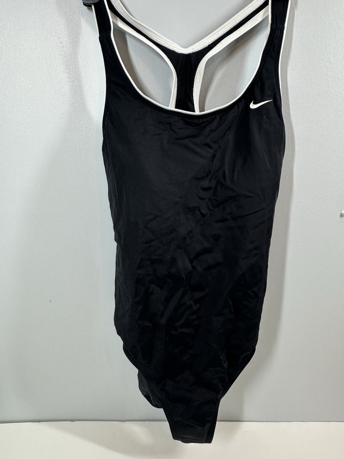 Nike Women’s XL Swimsuit Solid Powerback One Piece Black White Size MSRP $88 070