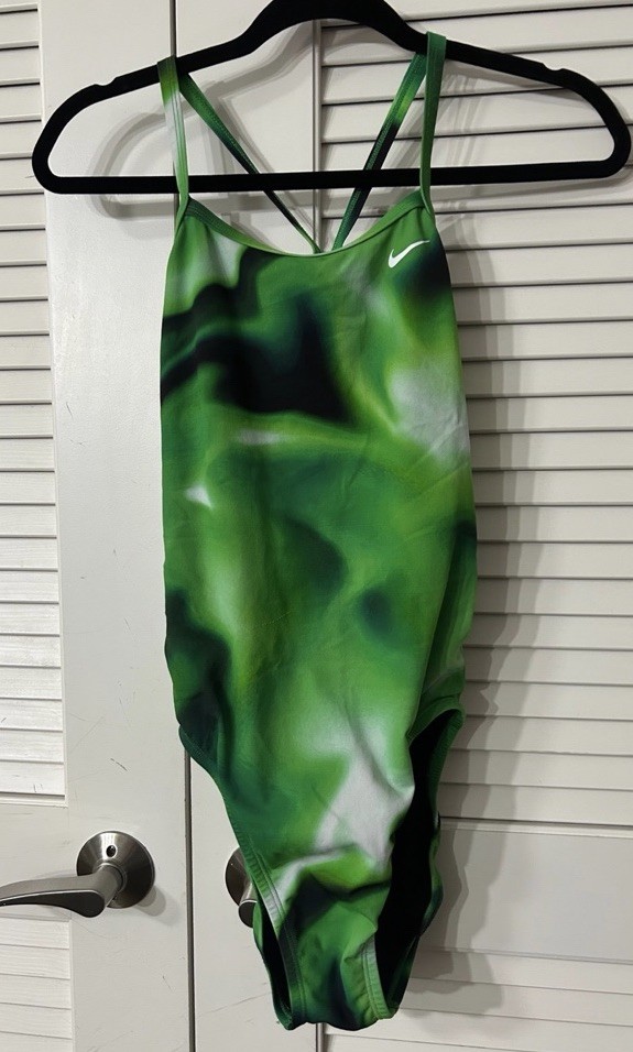 Nike Women’s Green One Piece Regular Size 8 Swimming Sport Swimwear