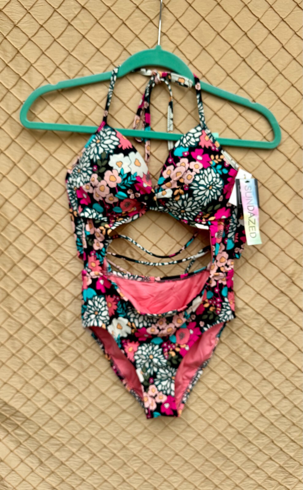 Sundazed Size 34C Women’s floral multi-color 1 pc swimsuit
