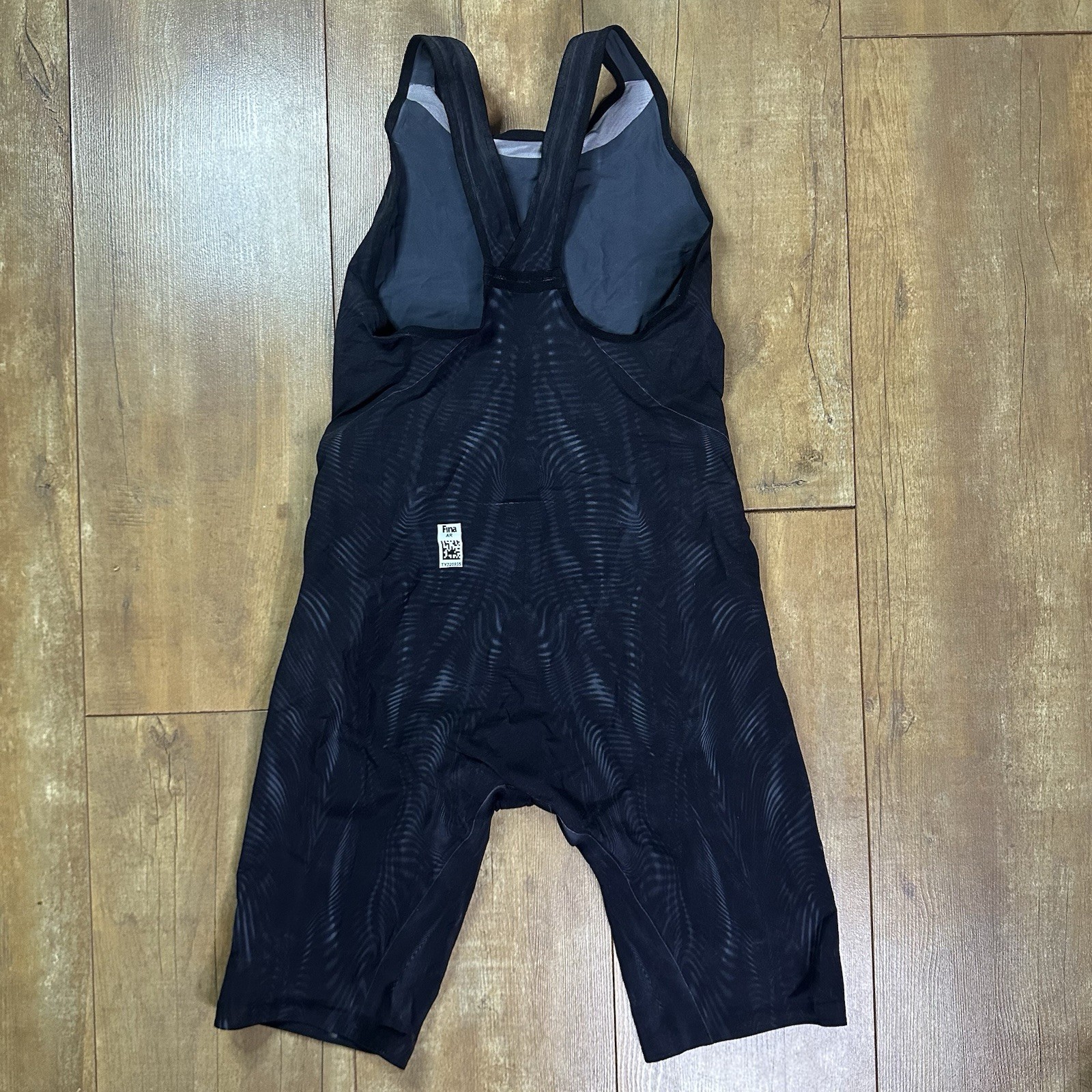 TYR Venzo Genesis Women’s Black Closed Back Tech Swimsuit Size 32
