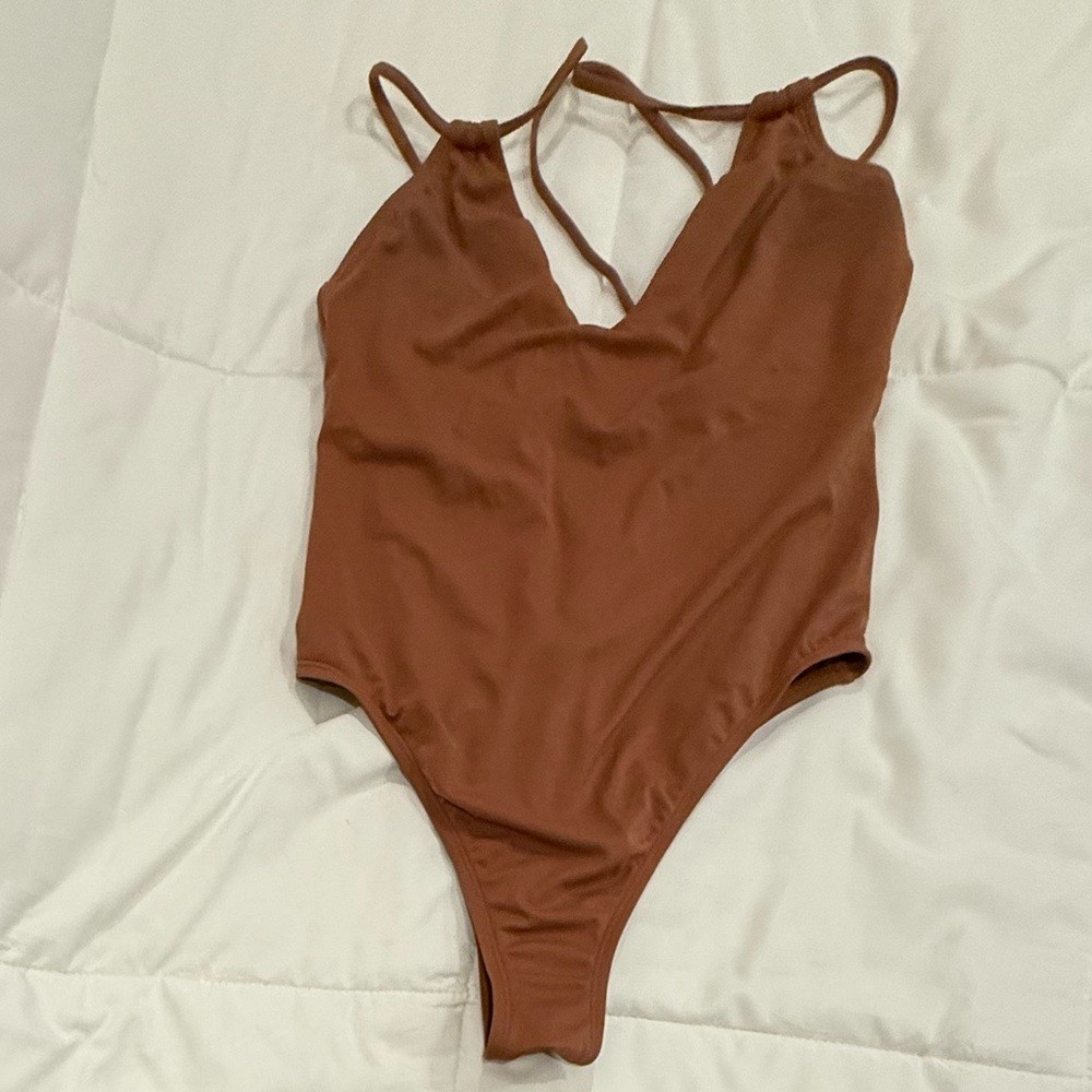**Shade & Shore Brown One-Piece Swimsuit – Women’s Size Medium**