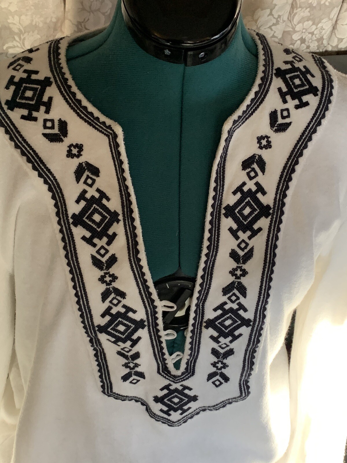 TORY BURCH L TERRYCLOTH TUNIC HIDDEN BUTTONS WHITE WITH BLACK EMBROIDERY SZL$280