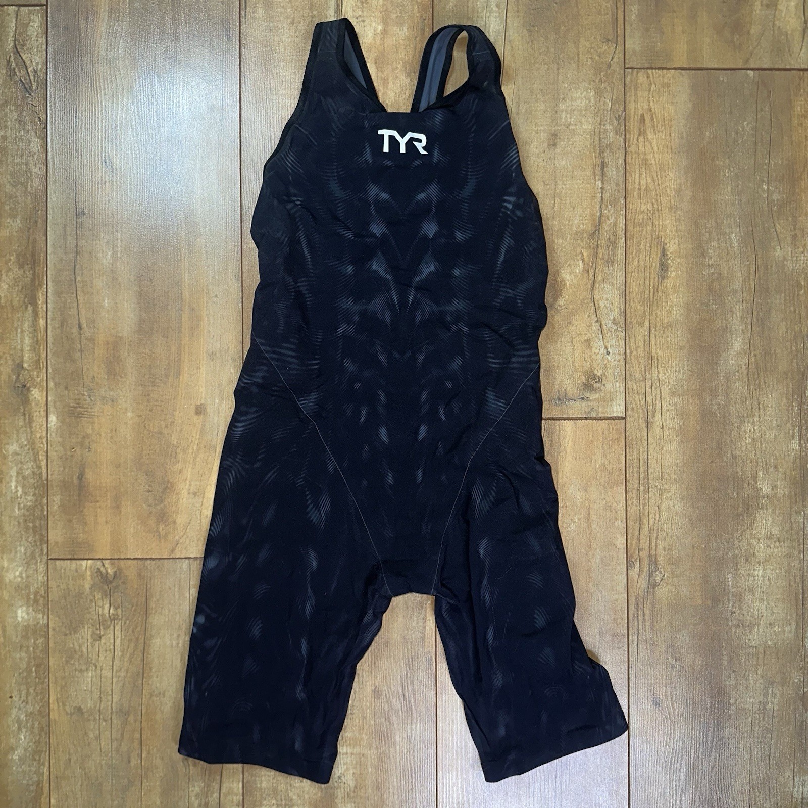 TYR Venzo Genesis Women’s Black Closed Back Tech Swimsuit Size 32