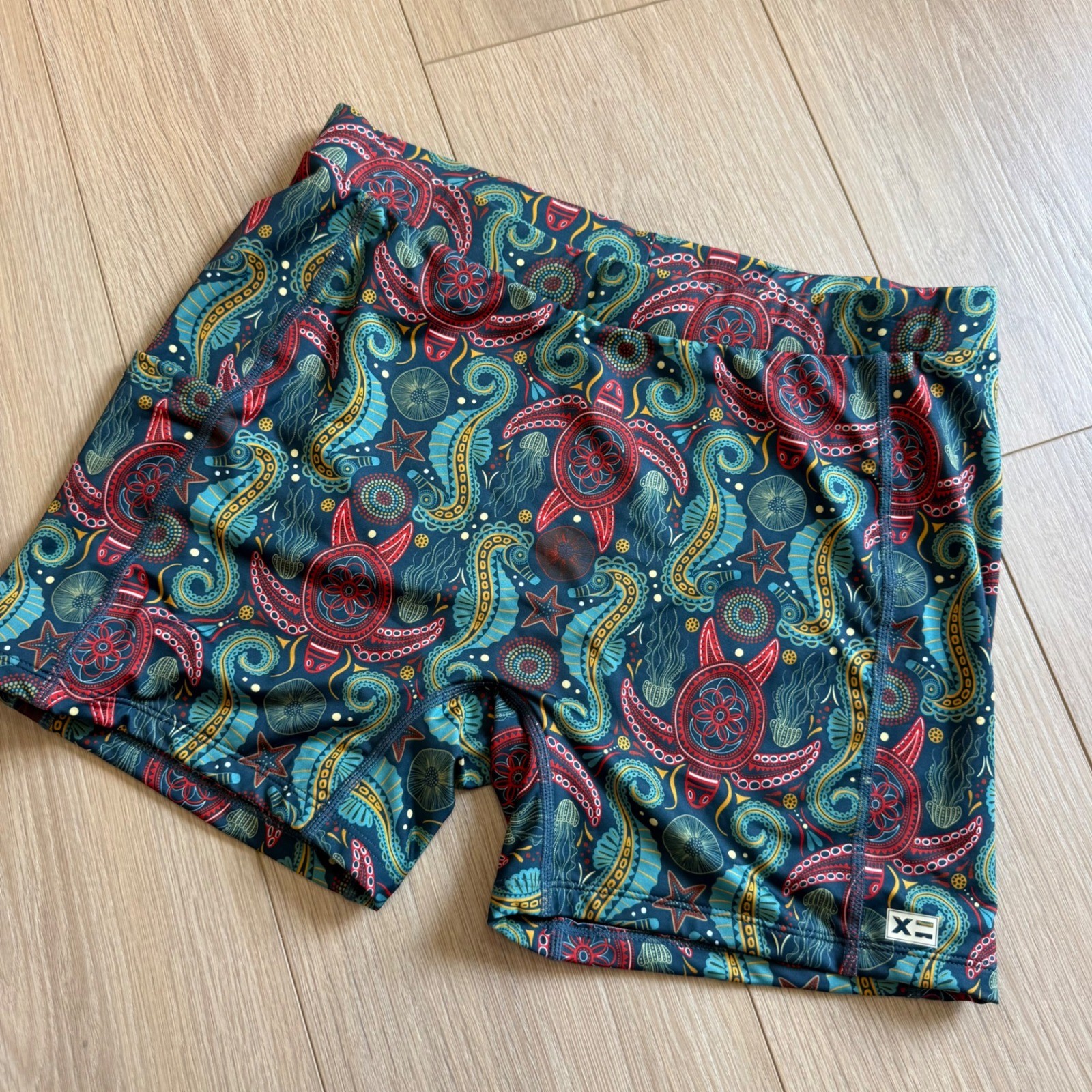 TomboyX Sea Life Print 4.5″ Board Shorts Swim Trunks Turtle Seahorse Large
