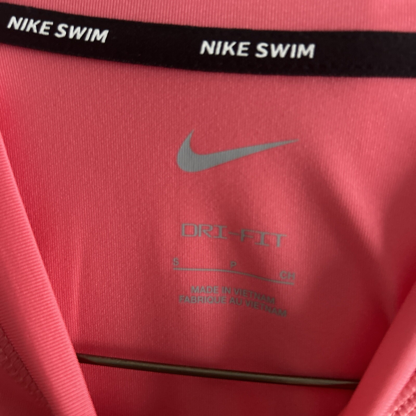 NWT Nike Swim Women’s Long Sleeve Hydro Rash Guard SMALL NESSA421-683 $56 Coral