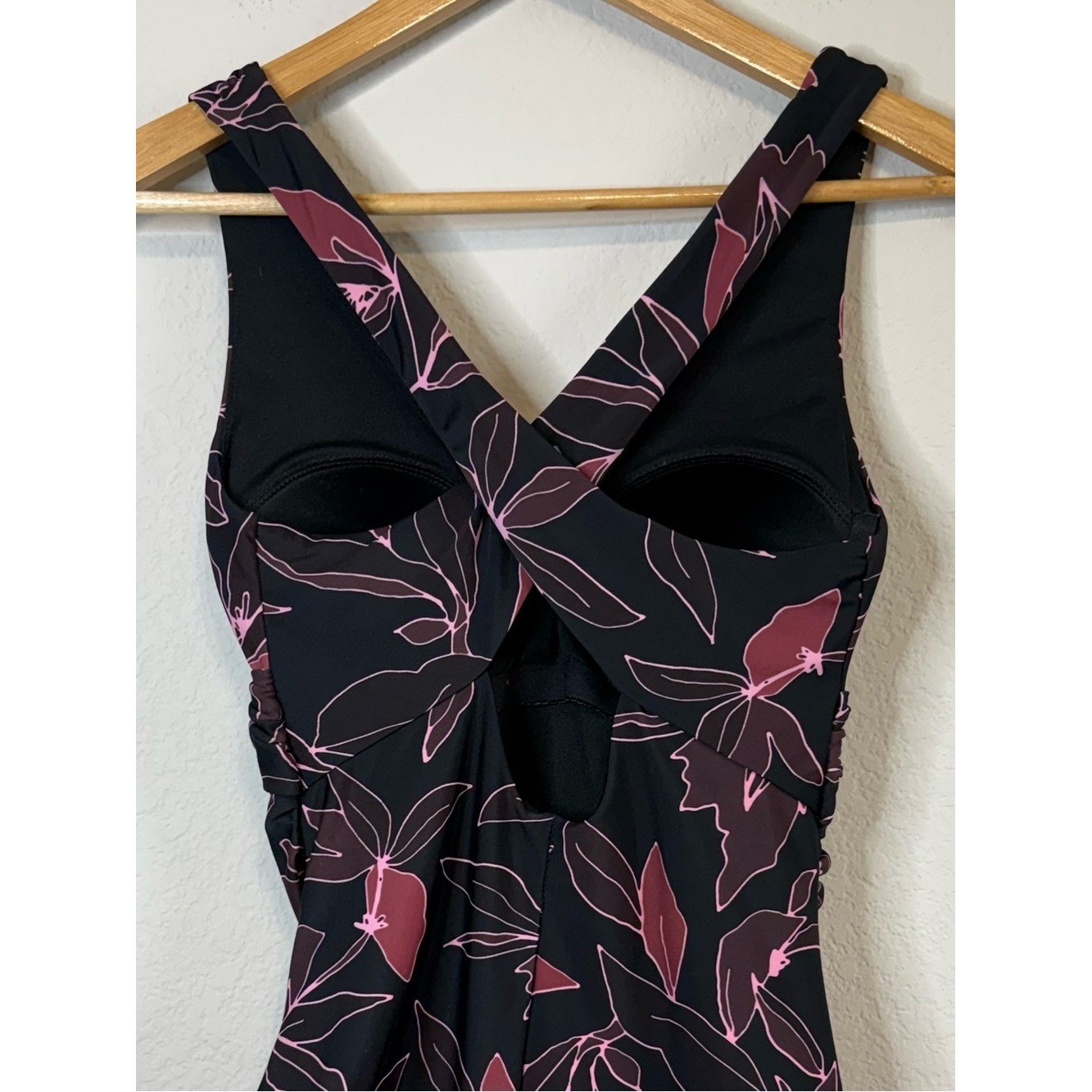 Eddie Bauer Black Pink Criss Cross Ruched Shaping Full Coverage Bathing Suit SML