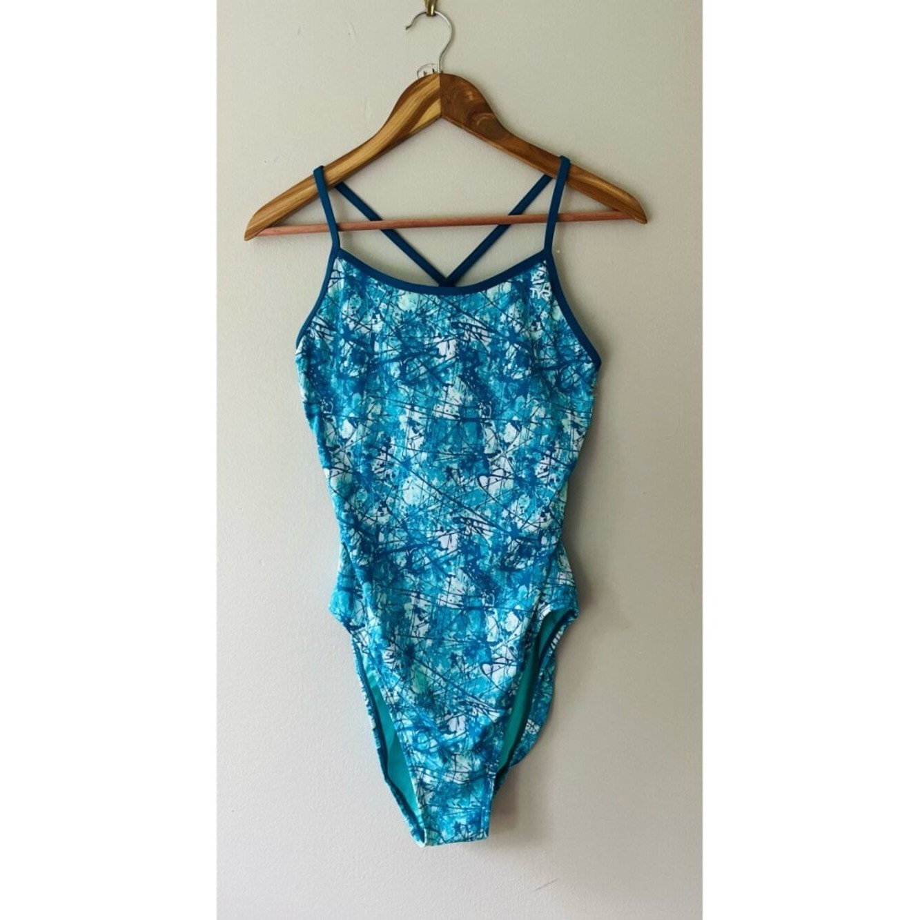 TYR Womens Sz M Turquoise Competitive Suit One Piece Racerback Swimsuit