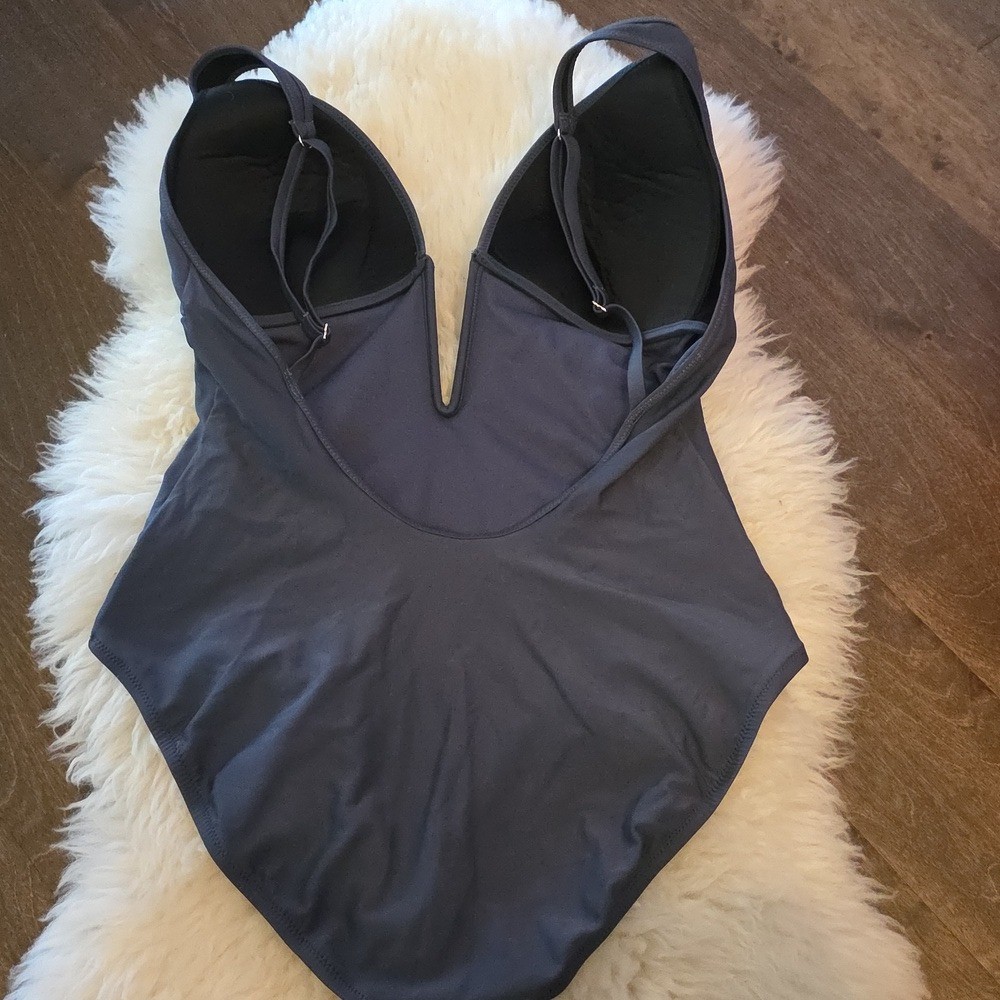 Bar III Women’s Ink Well Stretch Plunge V-Wire One Piece Swimsuit Size L BS8
