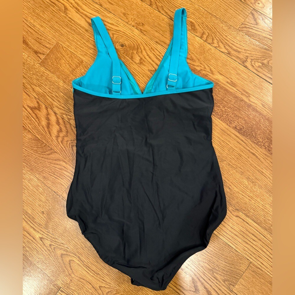 NWT…BMJL Women’s One Piece Swimsuit. Size L.